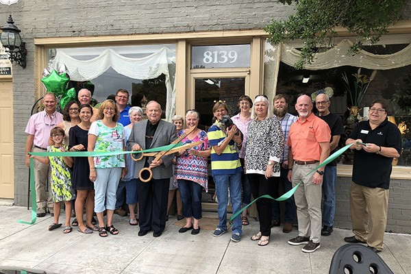 Timeless Treasure Shoppe Ribbon Cutting | Another New Business Downtown! Another new business has joined us in downtown Leeds. We cut the ribbon this morning on a new gift shop in our downtown business district. Lots of goodies for you to browse. 