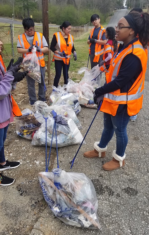 Leeds Community Cleanup 2019 was a huge success.  Our LHS students led the way with this year's cleanup in the Jefferson County Litter Quitters Committee. 