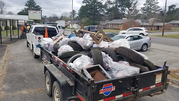 Leeds Community Cleanup 2019 was a huge success.  Our LHS students led the way with this year's cleanup in the Jefferson County Litter Quitters Committee. 