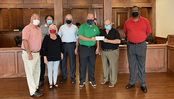 At the City Council meeting tonight, the City of Leeds donated $5K to the Leeds High School football team. The $5K goes towards the total cost of $35K to purchase new safety helmets. L-R: Leeds City Council Members – Eric Turner, Ryan Bell, Linda Miller, Johnny Dutton, LHS Coach Jerry Hood, Mayor David Miller, Kenneth Washington. 