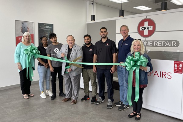 Leeds Welcomes CPR Cell Phone Repair | City of Leeds and the Leeds Area Chamber of Commerce cut the ceremonial ribbon this week to celebrate